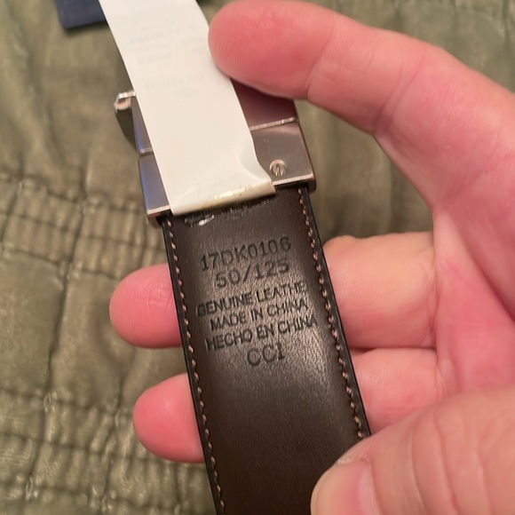 NWT DOCKERS Reversible Leather Belt Size 50 Black or Brown - Picture 5 of 11